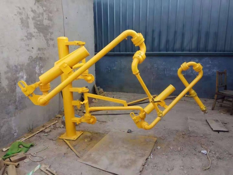 青海省格爾木市客戶定制采購的一批AL2543汽車底部密閉裝卸鶴管（碳五鶴管）已通過物流發往使用現場(1)